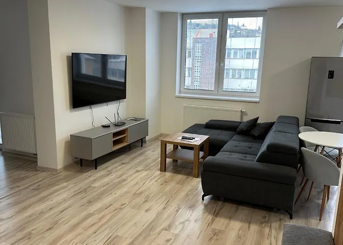 公寓 2 With Balcony *