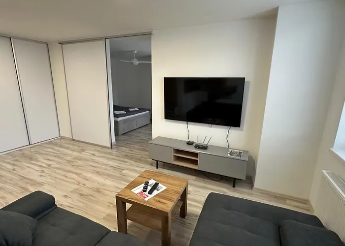 公寓 2 With Balcony *